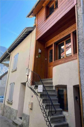 Maison de Bergers, Cyclist & Ski Friendly Town House, WIFI, Secure Bike Store